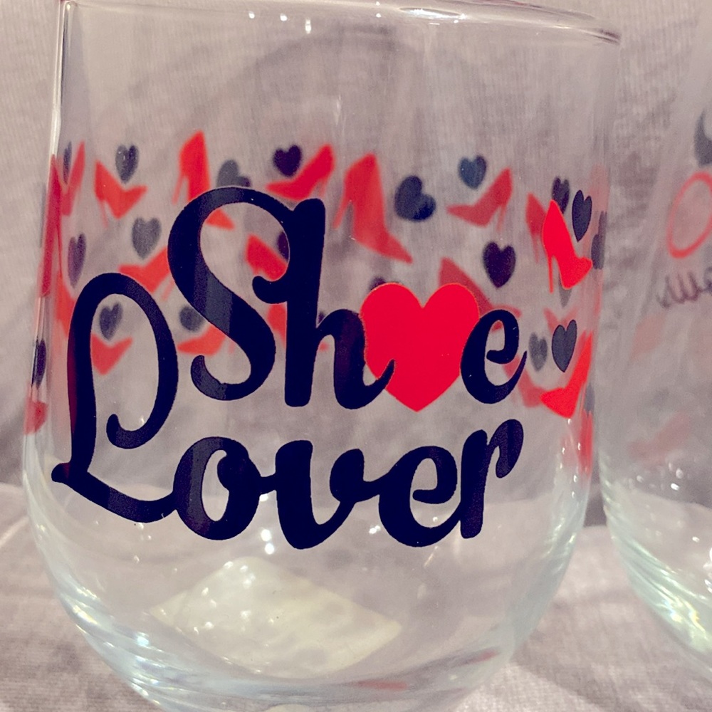 NEW Lot of 2x Wine Glasses - “Shoe Lover” & “Hello Gorgeous” - Red & Black - Picture 4 of 10